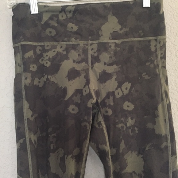 Vuori Green (Camo-ish Print) Leggings with pocket - Picture 2 of 7